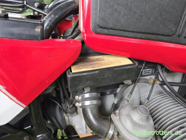 Rausziehen Luftfiltereinsatz BMW R100GS