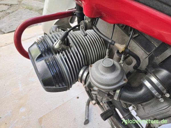 Sandstrahlen der Kühlrippen am Boxer BMW R100 GS Sandstrahlen der Kühlrippen am Boxer BMW R100 GS