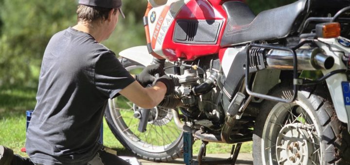 Ventile einstellen an der letzten BMW R100GS Paris Dakar Baureihe 247E88 aus 1990