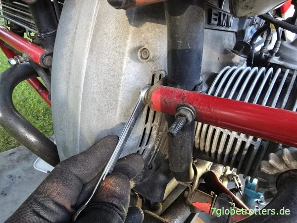 Demontage linker Motorschutzbügel BMW R100GS Demontage linker Motorschutzbügel BMW R100GS