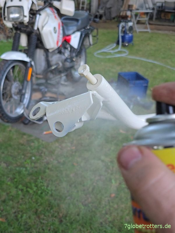 Frontschutzbügel grundieren mit Brantho Korrux nitrofest aus der Spraydose Frontschutzbügel grundieren mit Brantho Korrux nitrofest aus der Spraydose