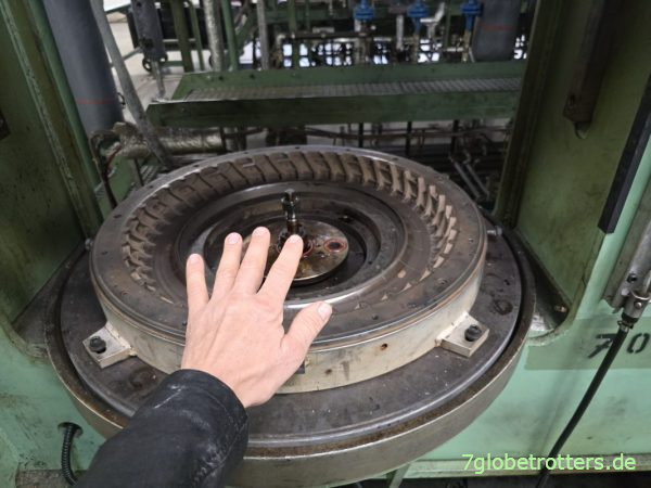 Heiße Form für Enduro-Reifen im Heidenauer Reifenwerk Heiße Form für Enduro-Reifen im Heidenauer Reifenwerk