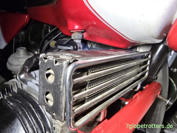 Kollision des Ölkühlers mit dem Tank der BMW R100GS