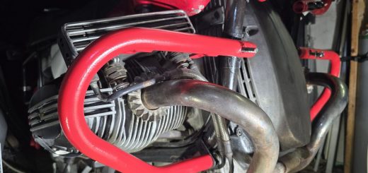 Rechter Sturzbügel der BMW R100GS mit Ölkühler