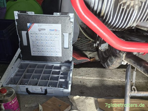 Schraubensortiment für die Montage der Sturzbügel