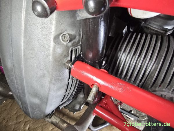 Unterlage aus Panzerband für die Montage der Rohrschellen