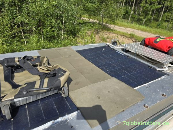 Abdecken der Solaranlage zur Spannungsreduzierung Abdecken der Solaranlage zur Spannungsreduzierung