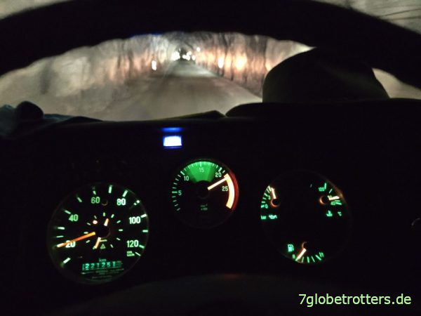 Abfahrt vom Bauernhof Kjeåsen im Mercedes 711 Abfahrt vom Bauernhof Kjeåsen im Mercedes 711