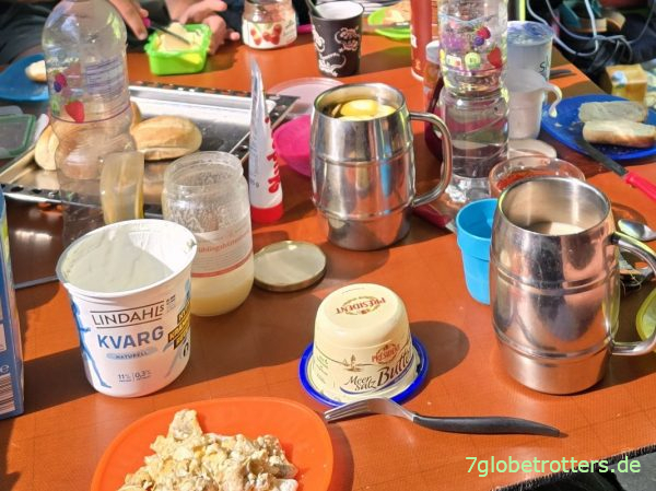 Früstück im Bjørndalen Früstück im Bjørndalen