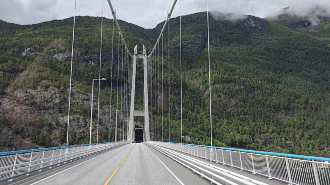 Hardangerbrücke über den Eidfjord Hardangerbrücke über den Eidfjord