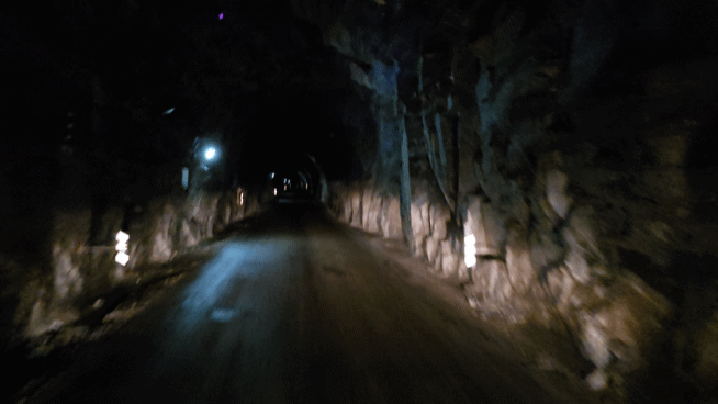 Hella Fernscheinwerfer im Tunnel Hella Fernscheinwerfer im Tunnel