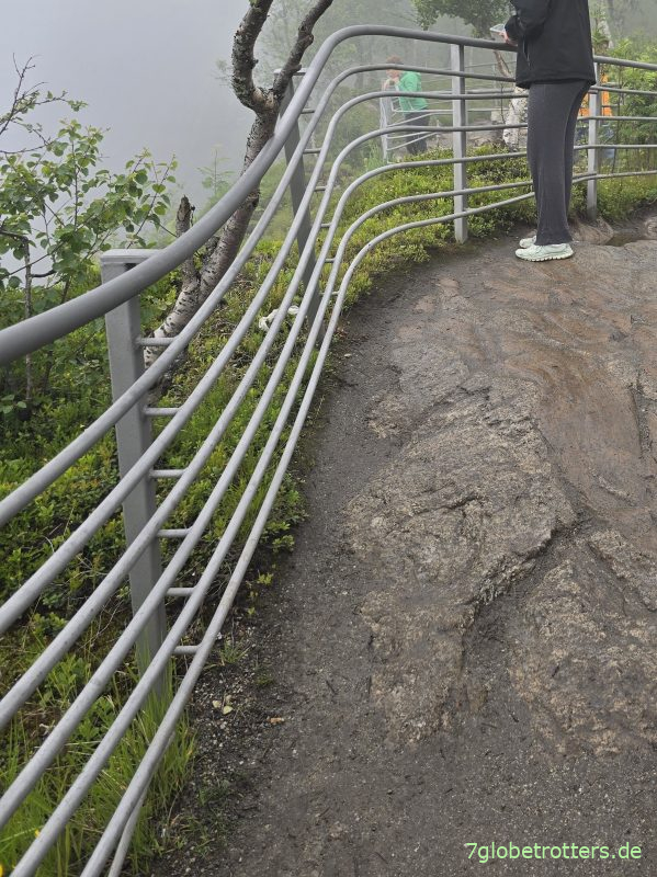 Kletterhilfenzaun am Vøringsfossen Kletterhilfenzaun am Vøringsfossen