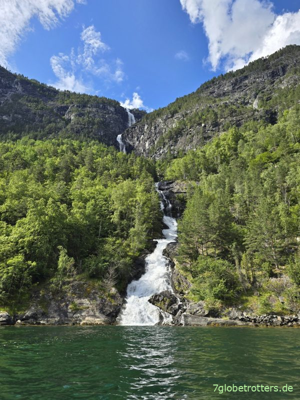 Lægdalsfjossen am Nærøyfjord Lægdalsfjossen am Nærøyfjord