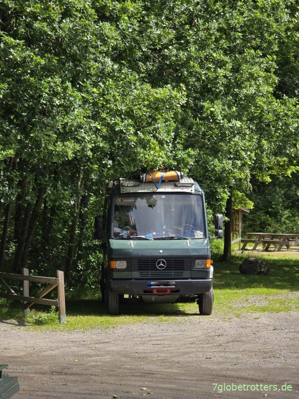 Mercedes 711D am Ätraforsdammen Badplats Mercedes 711D am Ätraforsdammen Badplats
