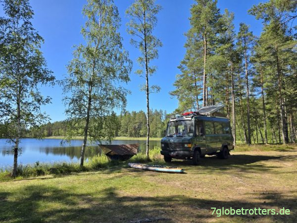 Mercedes 711D am Grillplatz in Schweden Mercedes 711D am Grillplatz in Schweden
