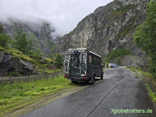 Mercedes 711D am Wanderweg zum Vøringsfossen 711 Mercedes 711D am Wanderweg zum Vøringsfossen 711