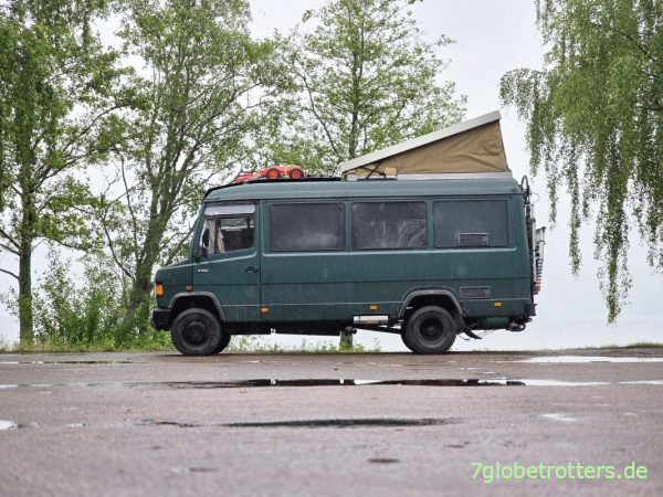 Mercedes 711D im Regen am Unteren Frykensee