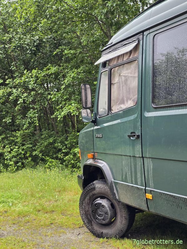 Mercedes 711D mit offenem Ausstellfenster Mercedes 711D mit offenem Ausstellfenster