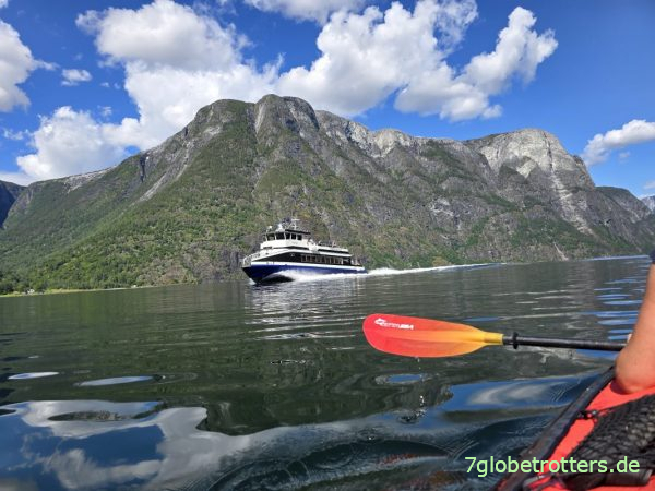 Schiffsverkehr auf dem Nærøyfjord Schiffsverkehr auf dem Nærøyfjord