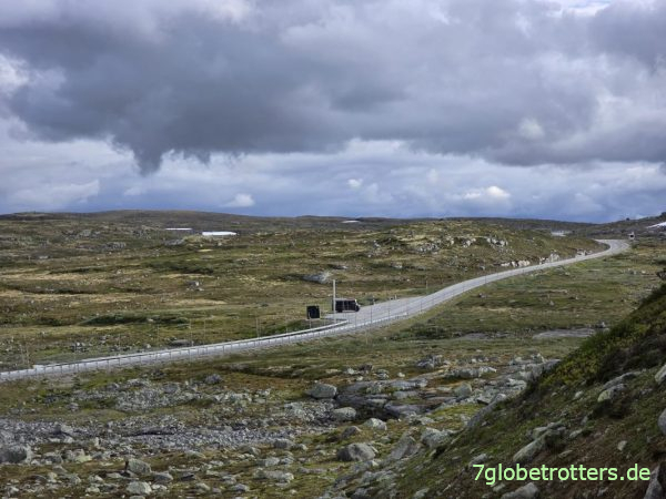 Suchbild mit Mercedes 711D auf der Hardangervidda Suchbild mit Mercedes 711D auf der Hardangervidda