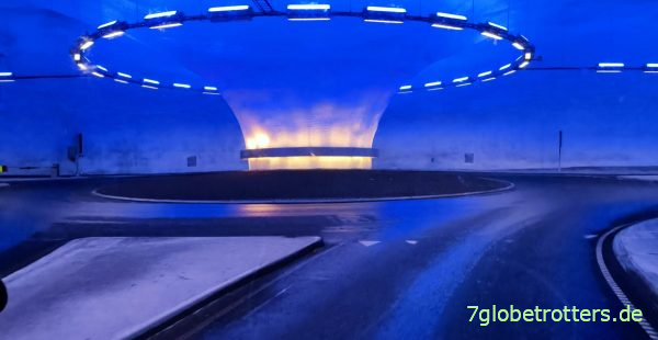 UNterirdischer Kreisverkehr an der Hardangerbrua UNterirdischer Kreisverkehr an der Hardangerbrua