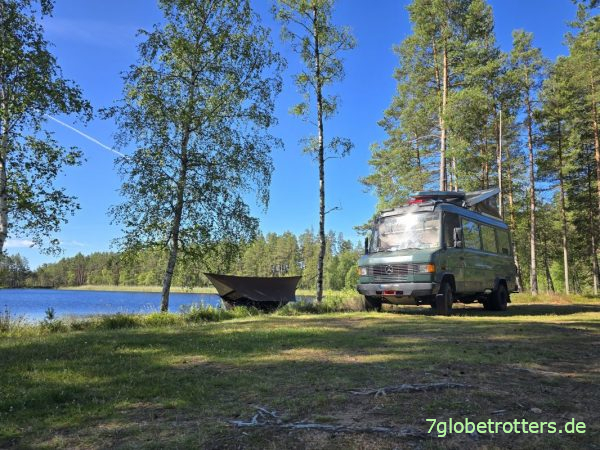 Ultraleichte Amazonas-Hängematte und Mercedes 711D in Schweden Ultraleichte Amazonas-Hängematte und Mercedes 711D in Schweden