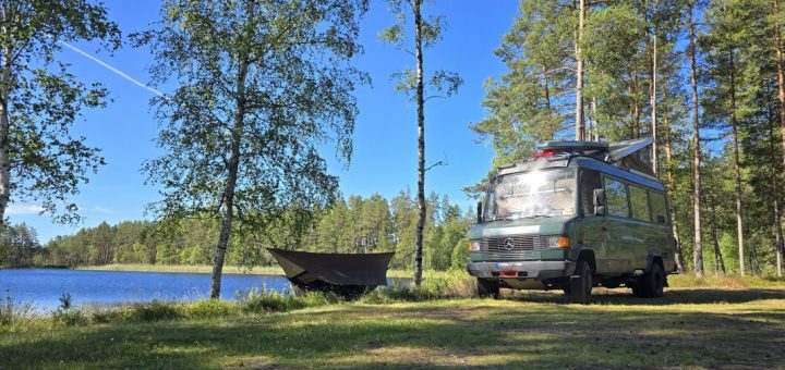 Ultraleichte Amazonas-Hängematte und Mercedes 711D in Schweden