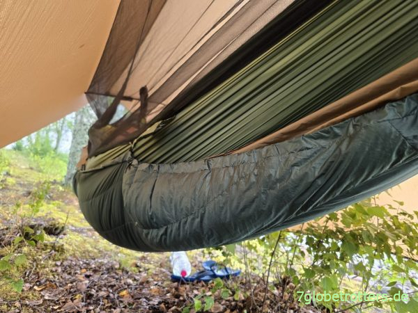 Underquilt im Test von H&auml;ngematte und Tarp im Regen