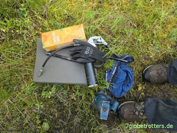 Utensilien zum Abschmieren des Mercedes 711D Utensilien zum Abschmieren des Mercedes 711D