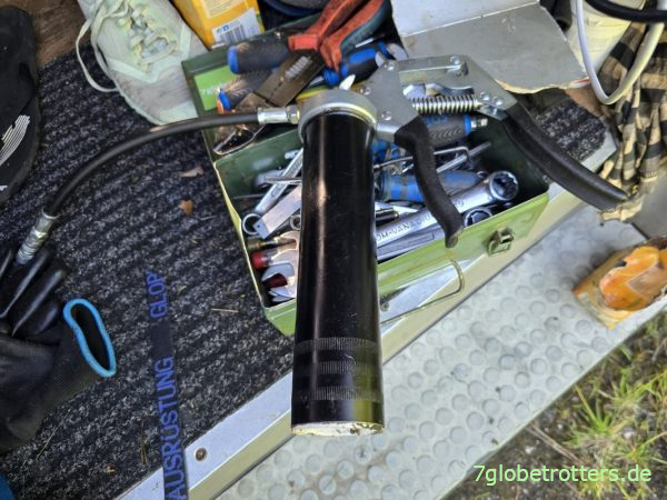 Wartung am Mercedes 711D Wartung am Mercedes 711D