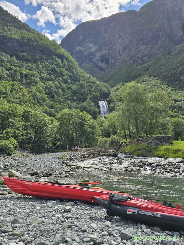 Wasserfall Odnesfjossen am Nærøyfjord Wasserfall Odnesfjossen am Nærøyfjord