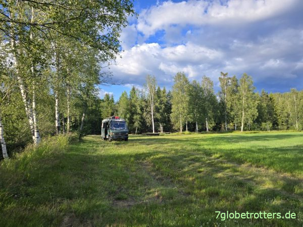 Wohnmobilstellplatz in Norwegen im Abendlicht