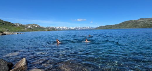 Baden im 5 Grad kalten Tyin-See