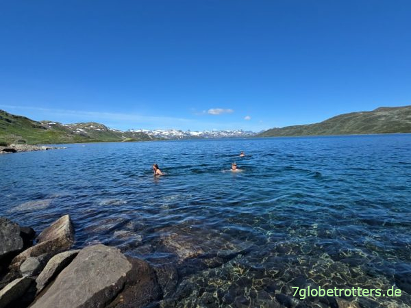 Baden im 5 Grad kalten Tyin-See
