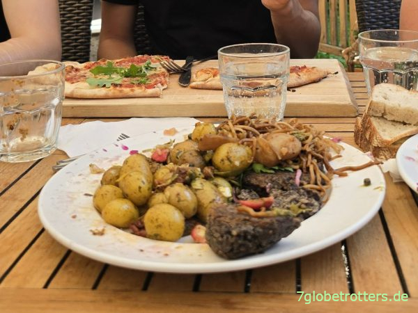 Essen im Stadtpark &Ouml;rebro