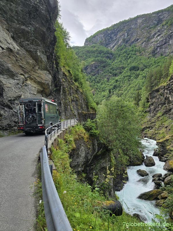 Flåmsdal mit dem Mercedes 711D Flåmsdal mit dem Mercedes 711D