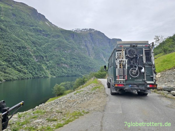 Mercedes 711D am Nærøyfjord Mercedes 711D am Nærøyfjord