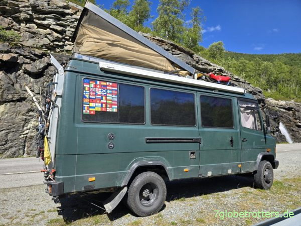 Mercedes 711D am Smeddalselvi