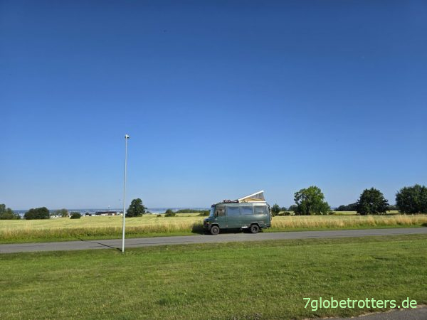 Mercedes 711D am Stellplatz in Gränna am Vätternsee Mercedes 711D am Stellplatz in Gränna am Vätternsee