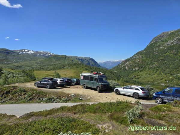 Mercedes 711D an der Skauta-Br&uuml;cke bei Turtagr&oslash;