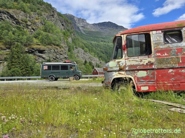 Mercedes 711D und 508D im Flåmsdal Mercedes 711D und 508D im Flåmsdal