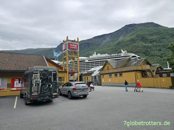 Reisedampfer in Flåm Reisedampfer in Flåm