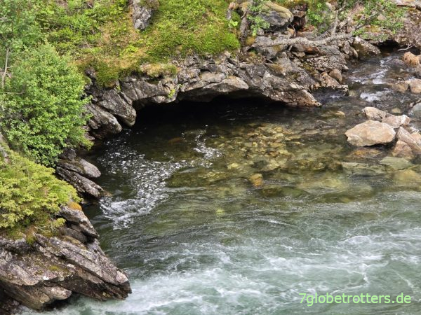 Ruhebecken für Lachse im Smeddalselvi Ruhebecken für Lachse im Smeddalselvi