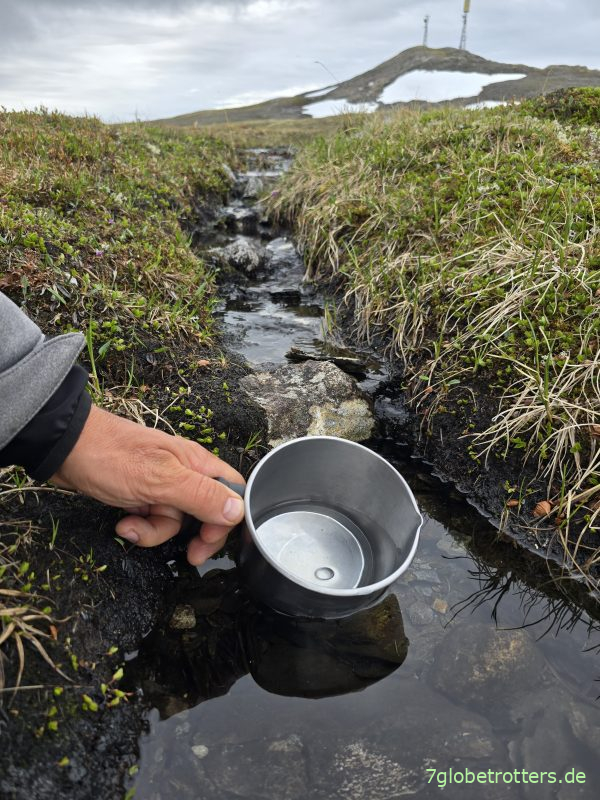 Wasser schöpfen im Aurlandsfjell Wasser schöpfen im Aurlandsfjell