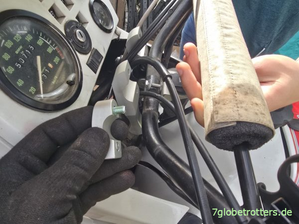 Adaptermontage am Lenker der BMW R100GS Adaptermontage am Lenker der BMW R100GS